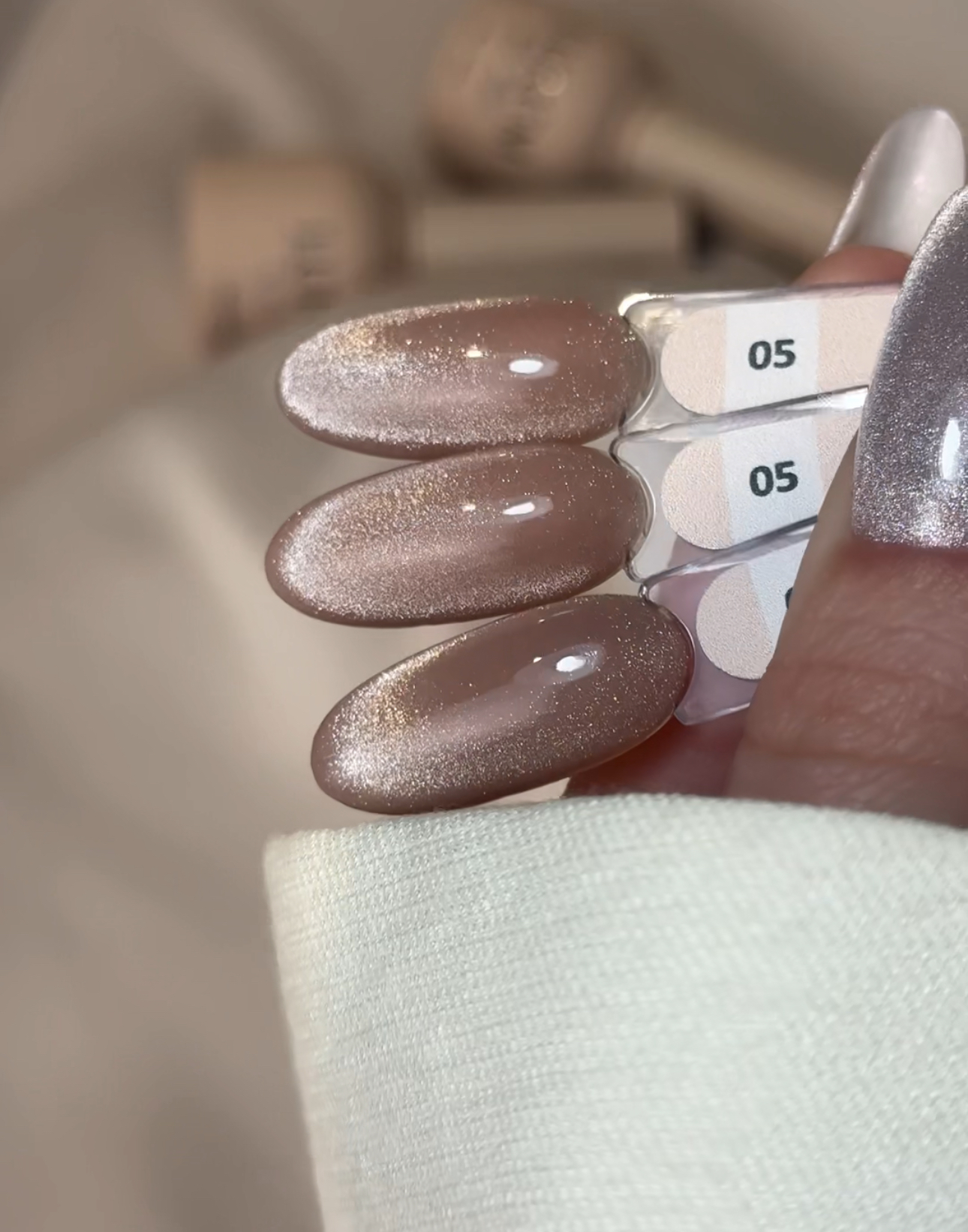 ФИНАЛНА РАЗПРОДАЖБА Lukum Гел лак Silken Cat 05-котешко око 10 мл - Image 2