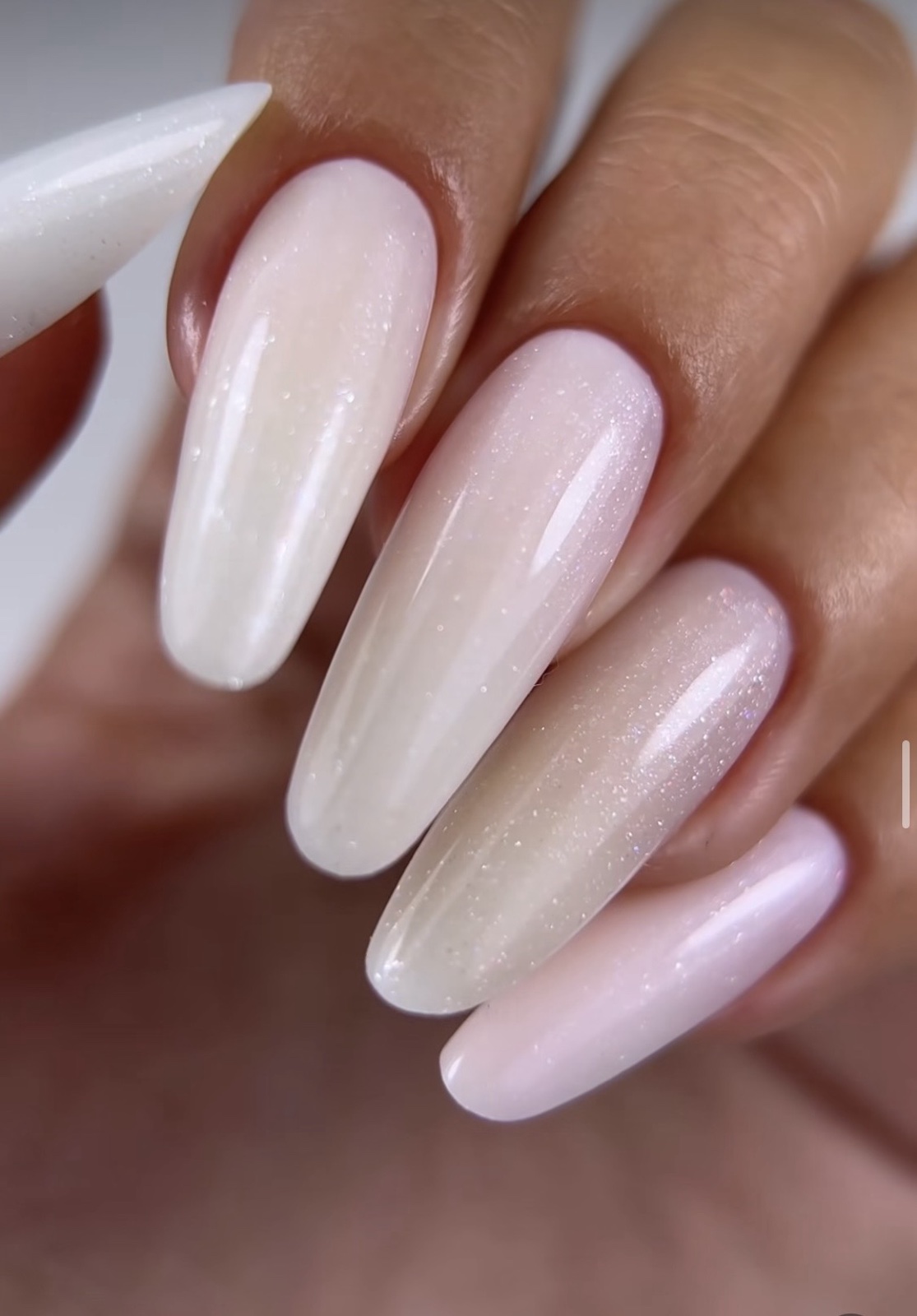 Trendynails Цветна база- Coral - база с частици-15 мл - Image 2