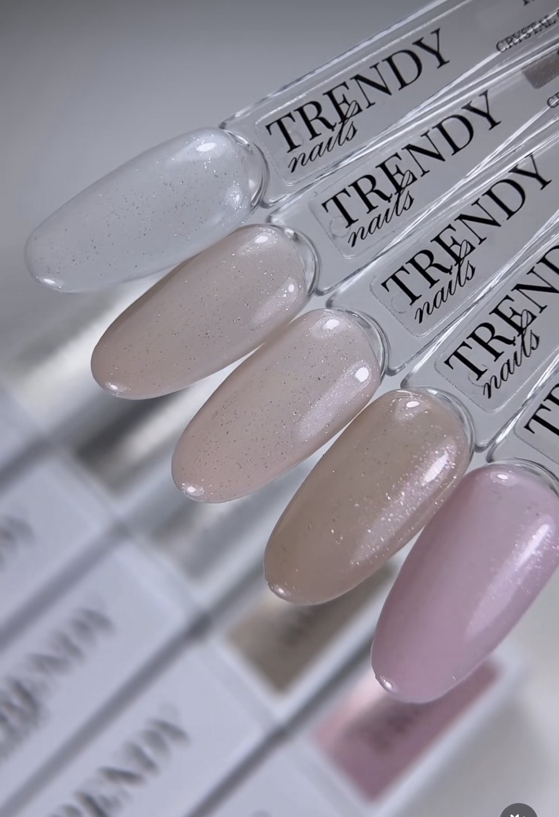 Trendynails Цветна база- Coral - база с частици-15 мл - Image 3