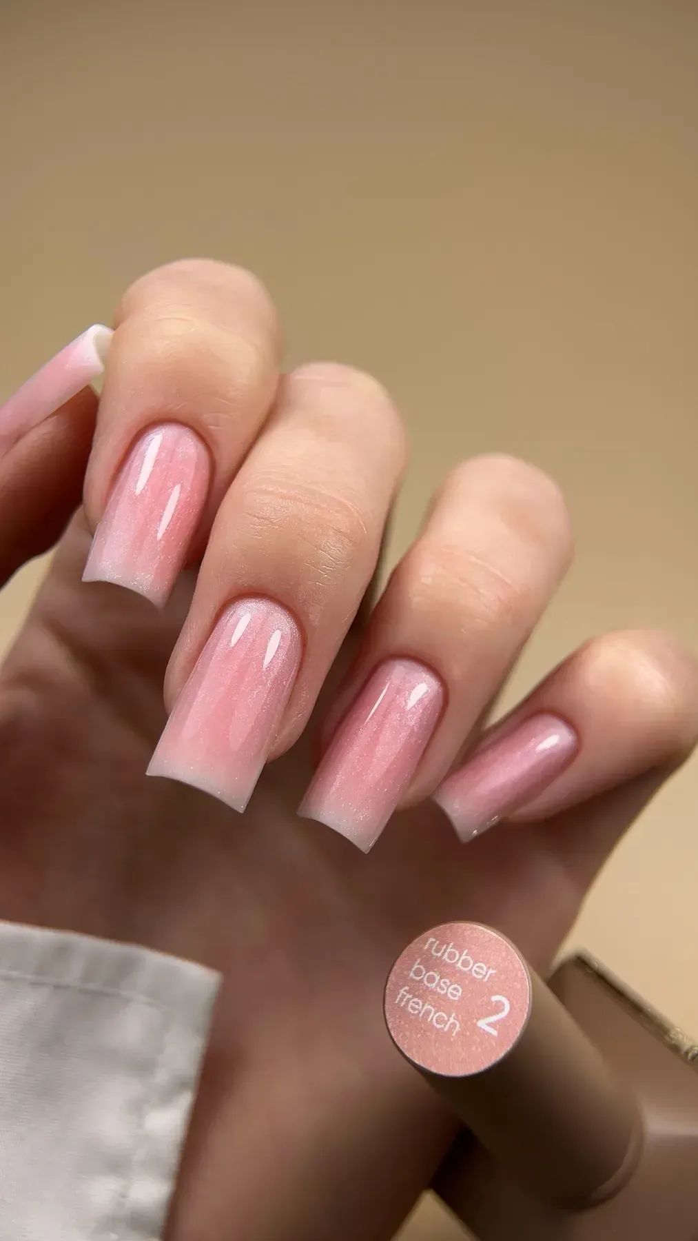 Дълготраен цвят и плътно покритие. Наличен. Поръчай онлайн от NailZoneBG с бърза доставка