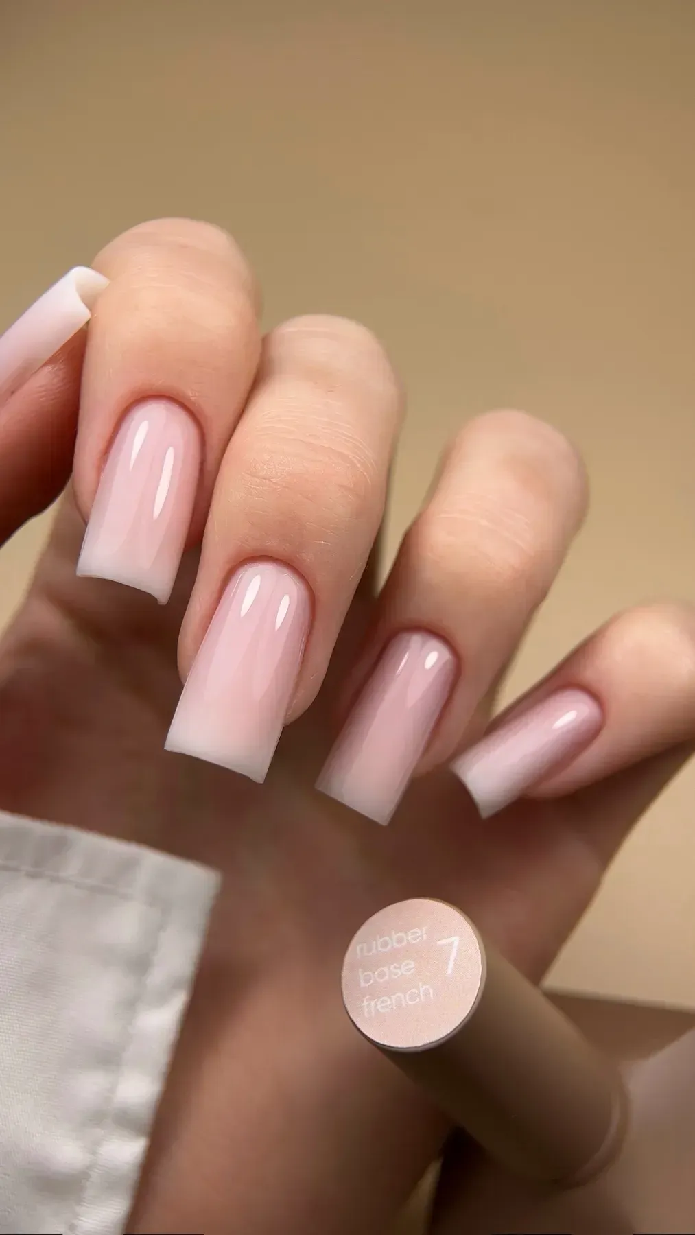 Дълготраен цвят и плътно покритие. Наличен. Поръчай онлайн от NailZoneBG с бърза доставка
