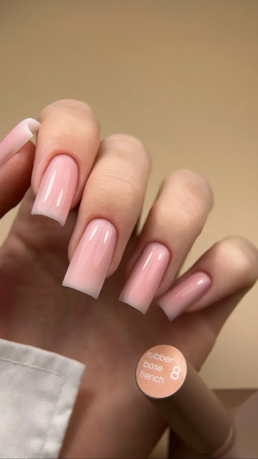 Дълготраен цвят и плътно покритие. Наличен. Поръчай онлайн от NailZoneBG с бърза доставка
