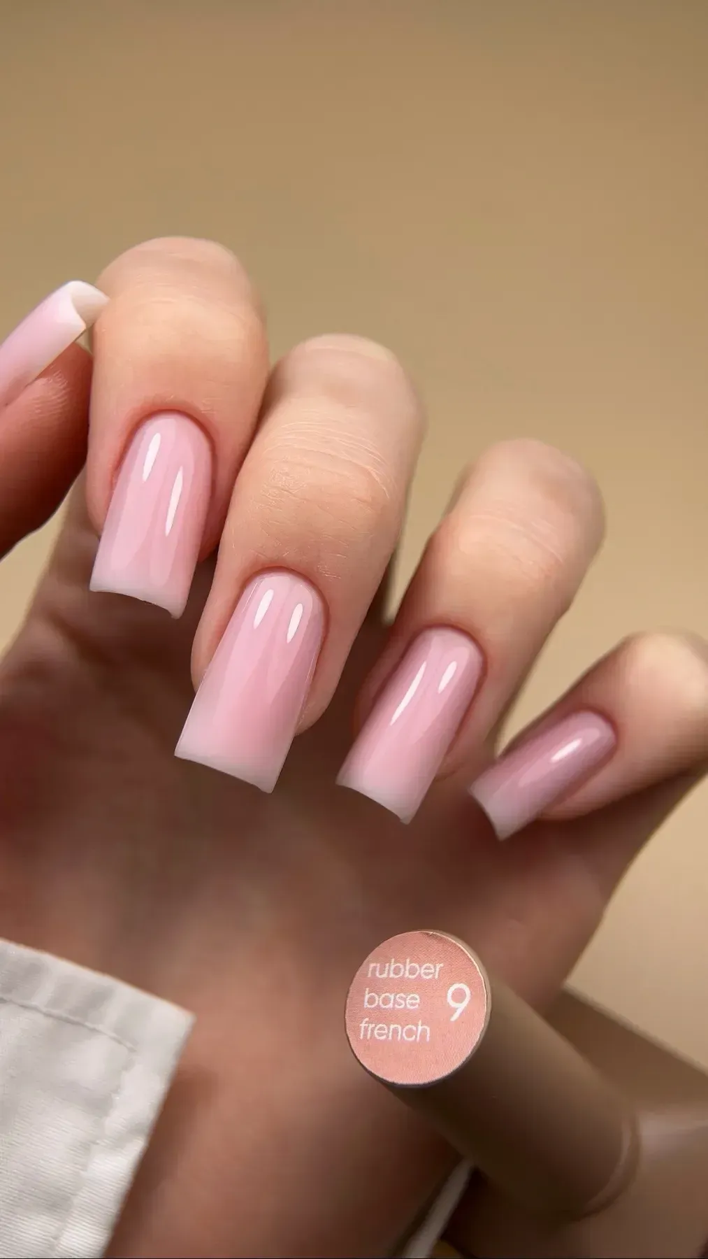 Дълготраен цвят и плътно покритие. Наличен. Поръчай онлайн от NailZoneBG с бърза доставка