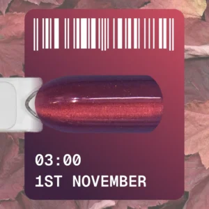 1st November е колекция, вдъхновена от променящите се цветове на есенния ден. Дневното небе бавно губи яркостта си, настъпва ранен здрач, светлините се появяват в прозорците и градът се превръща в дълбоки, почти черни нюанси на нощта. На 1 ноември това движение на светлината се трансформира в палитра. Всеки гел лак има свой собствен час – от 01:00 до 12:00 часа. Дванадесет кадъра от един ден са заснети в цвят. 12 часа. 12 цвята. Един ден – 1 ноември. Колекцията включва 12 цвята в сезонна палитра: наситено червено и бордо, тъмносиньо, кафяво и зелено. Коприненият ефект „Котешко око“ подчертава дълбочината на всеки цвят и се променя в зависимост от позицията на магнита, създавайки различни опции за отражение. Подходящ за създаване на плътни покрития тип „котешко око“, дизайни със стъклен ефект и дълбоки есенно-зимни визии за нокти. Обем 12 мл гел лак е оптималният капацитет за салони и студиа. Идентификационен номер на цвета Незабавно разпознаване на нюанса благодарение на големия Color ID отстрани на бутилката. Четка от ново поколение Синтетичните високотехнологични влакна имат оптимална еластичност и заоблена форма, заострени на върха. Те осигуряват по-прецизно нанасяне в областта на кутикулата и равномерно разпределение на материала. Подходящата дължина на четката позволява да използвате гел лак до последната капка. Ергономична капачка Калибрираните параметри: 15 мм в диаметър и 40 мм дължина намаляват натоварването на ръката и осигуряват работа без пренапрежение. Интеграция в пространството Бялата матова бутилка с минималистичен дизайн органично се вписва в интериора на концептуални салони и модерни студия. ЗАЩО ЩЕ ГО ОБОЖАВАШ? Ултрафините магнитни частици реагират мигновено на магнита, образувайки ясен и контролиран отблясък. 1 ноември има витражна основа: в един слой запазва лек полупрозрачен ефект, в два слоя става по-наситен и дълбок. 12 от най-популярните цветове „Котешко око“, които клиентите вече активно избират. цветно настроение