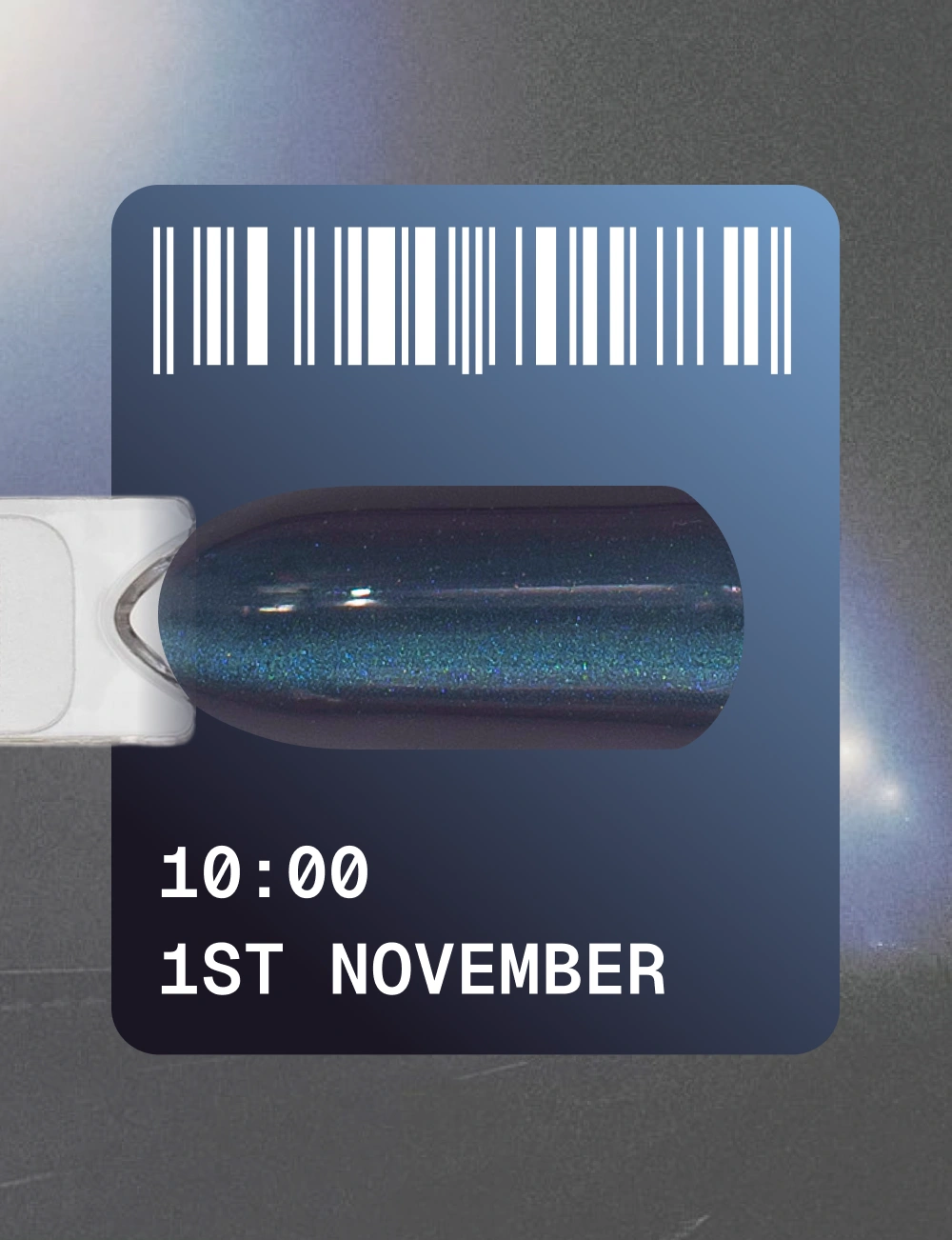 1st November е колекция, вдъхновена от променящите се цветове на есенния ден. Дневното небе бавно губи яркостта си, настъпва ранен здрач, светлините се появяват в прозорците и градът се превръща в дълбоки, почти черни нюанси на нощта. На 1 ноември това движение на светлината се трансформира в палитра. Всеки гел лак има свой собствен час – от 01:00 до 12:00 часа. Дванадесет кадъра от един ден са заснети в цвят. 12 часа. 12 цвята. Един ден – 1 ноември. Колекцията включва 12 цвята в сезонна палитра: наситено червено и бордо, тъмносиньо, кафяво и зелено. Коприненият ефект „Котешко око“ подчертава дълбочината на всеки цвят и се променя в зависимост от позицията на магнита, създавайки различни опции за отражение. Подходящ за създаване на плътни покрития тип „котешко око“, дизайни със стъклен ефект и дълбоки есенно-зимни визии за нокти. Обем 12 мл гел лак е оптималният капацитет за салони и студиа. Идентификационен номер на цвета Незабавно разпознаване на нюанса благодарение на големия Color ID отстрани на бутилката. Четка от ново поколение Синтетичните високотехнологични влакна имат оптимална еластичност и заоблена форма, заострени на върха. Те осигуряват по-прецизно нанасяне в областта на кутикулата и равномерно разпределение на материала. Подходящата дължина на четката позволява да използвате гел лак до последната капка. Ергономична капачка Калибрираните параметри: 15 мм в диаметър и 40 мм дължина намаляват натоварването на ръката и осигуряват работа без пренапрежение. Интеграция в пространството Бялата матова бутилка с минималистичен дизайн органично се вписва в интериора на концептуални салони и модерни студия. ЗАЩО ЩЕ ГО ОБОЖАВАШ? Ултрафините магнитни частици реагират мигновено на магнита, образувайки ясен и контролиран отблясък. 1 ноември има витражна основа: в един слой запазва лек полупрозрачен ефект, в два слоя става по-наситен и дълбок. 12 от най-популярните цветове „Котешко око“, които клиентите вече активно избират. цветно настроение